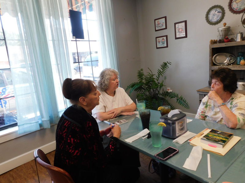 Mullins attends Historical & Genealogy Society luncheon